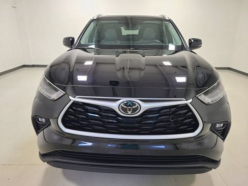 Certified 2026 Toyota Highlander XLE AWD/4WD image 2