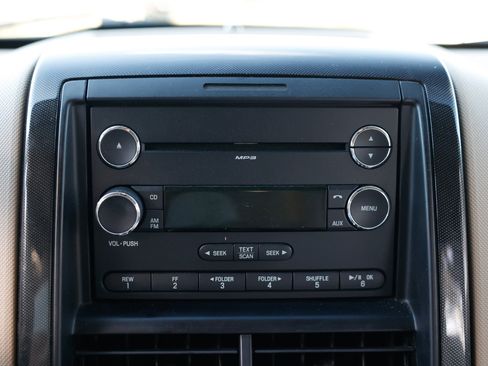 Used 2010 Ford Explorer XLT image 33