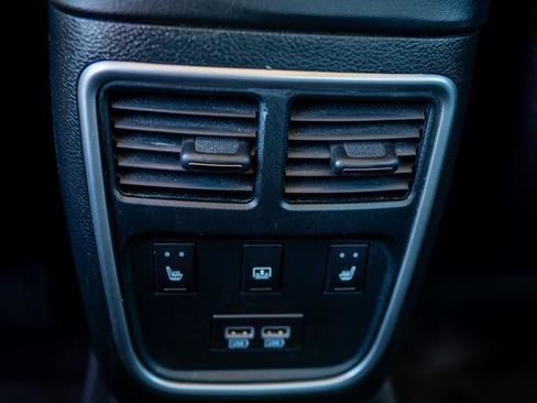 Used 2017 Chrysler 300 C RWD image 27