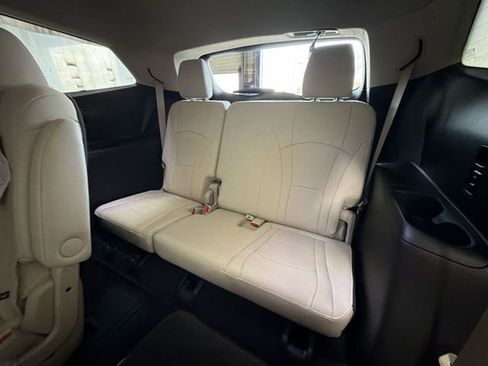 Certified 2023 Buick Enclave Essence image 24