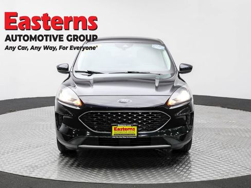 Used 2021 Ford Escape SE image 2