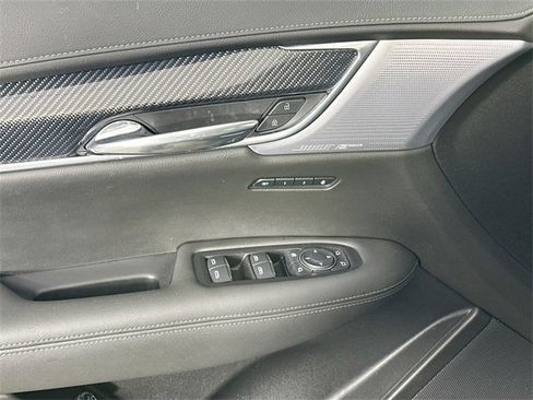 Used 2024 Cadillac XT6 Sport w/ LPO, ONYX Package image 27