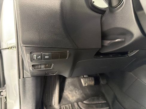 Used 2024 Toyota Corolla Cross LE w/ Moonroof Package FWD image 15
