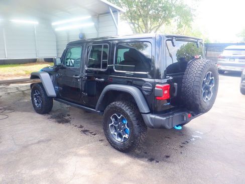 Used 2023 Jeep Wrangler Unlimited Rubicon 4xe w/ Cold Weather Group AWD/4WD image 4