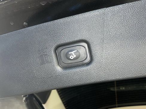 Used 2023 Lincoln Nautilus Standard w/ Premium Package image 19