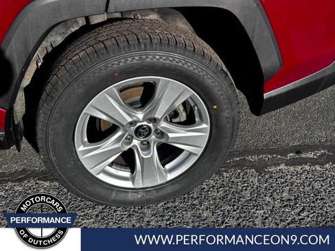 Used 2019 Toyota RAV4 LE w/ Carpet Mat Package image 7