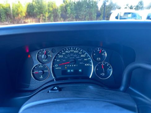 Used 2025 Chevrolet Express 2500 Extended w/ Communications Package image 20