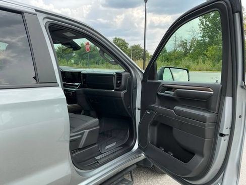 Used 2023 Chevrolet Silverado 1500 RST w/ Convenience Package II AWD/4WD image 18