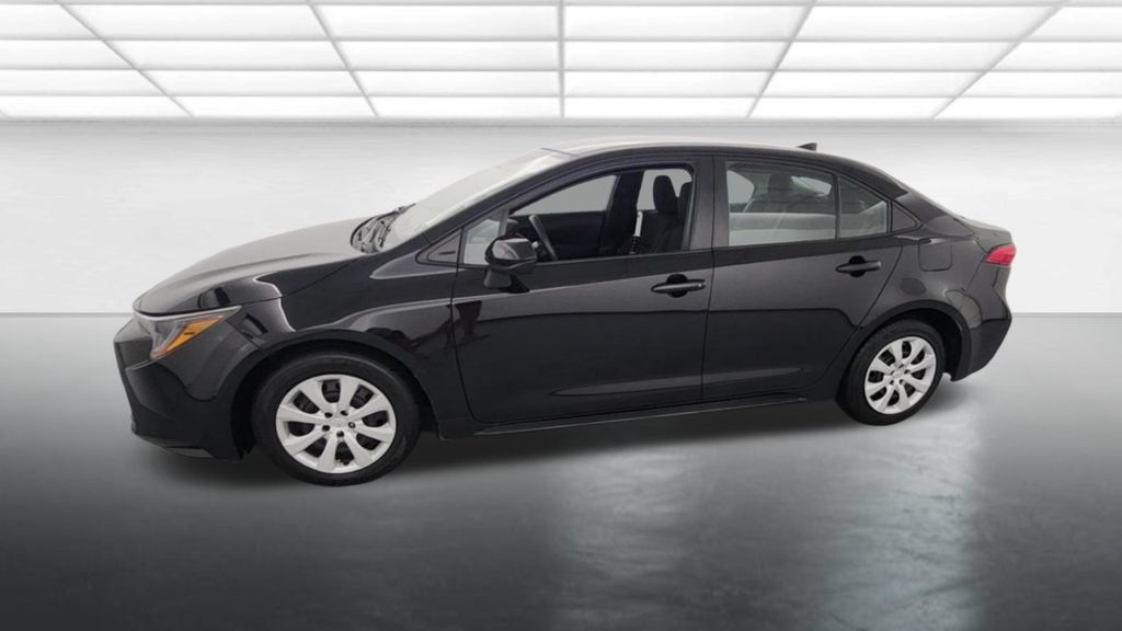 Used 2024 Toyota Corolla LE FWD image 3