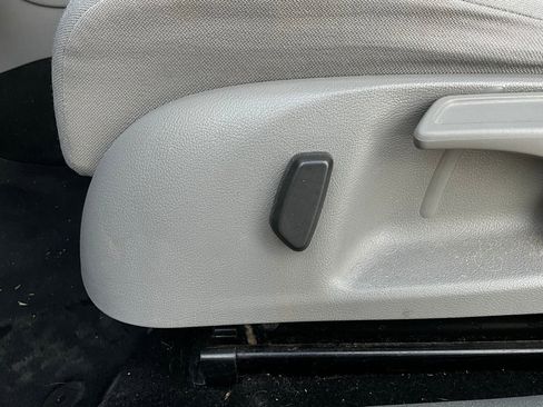 Used 2009 Volkswagen Rabbit S image 11