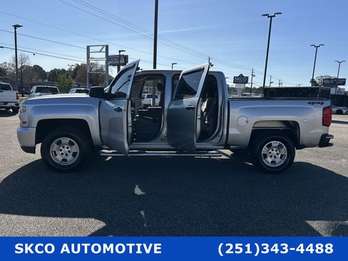 Used 2018 Chevrolet Silverado 1500 Custom w/ Custom Value Package image 31