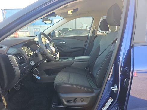 Used 2023 Nissan Rogue SV FWD image 10