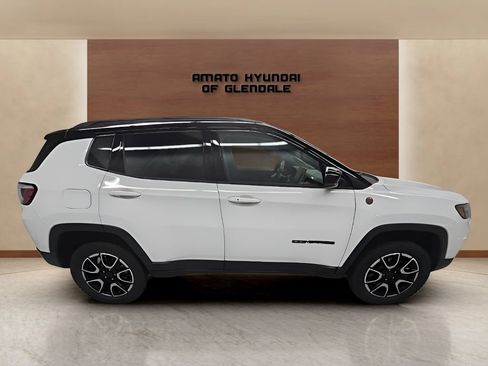 Used 2025 Jeep Compass Trailhawk AWD/4WD image 6
