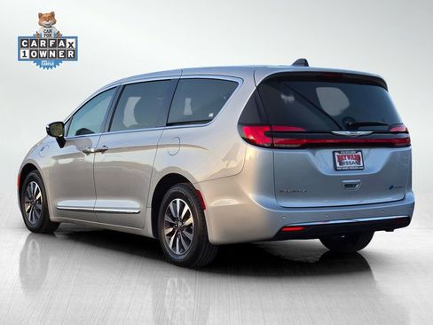 Used 2023 Chrysler Pacifica Limited FWD image 6