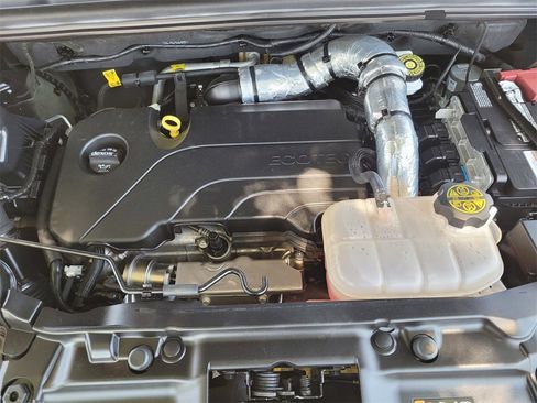 Used 2022 Chevrolet Trax LT w/ Midnight Edition image 24