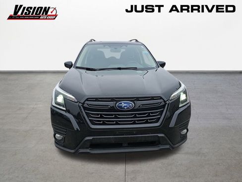Used 2023 Subaru Forester Premium image 2