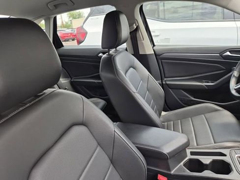 Used 2024 Volkswagen Jetta SE image 15