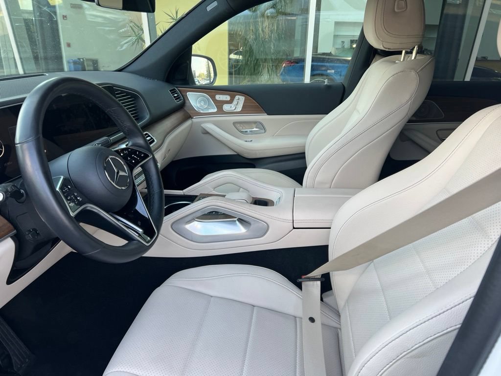 Used 2025 Mercedes-Benz GLE 450e 4MATIC w/ Driver Assistance Package image 5