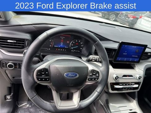 Used 2023 Ford Explorer XLT AWD/4WD image 25