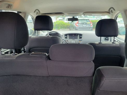 Used 2018 Nissan Pathfinder S image 10