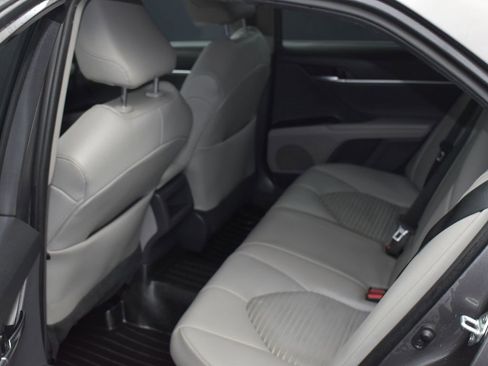 Used 2021 Toyota Camry SE image 11