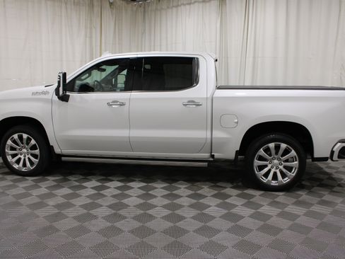 Used 2020 Chevrolet Silverado 1500 High Country w/ Technology Package AWD/4WD image 33