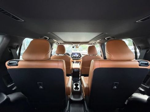 Used 2021 Toyota Highlander Platinum AWD/4WD image 10