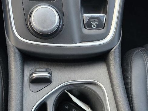 Used 2017 Chrysler 200 Limited Platinum w/ Comfort & Convenience Group image 19