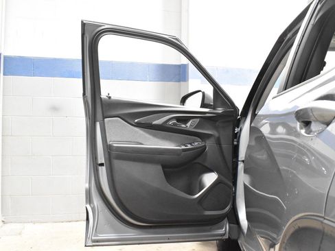 Used 2023 Chevrolet TrailBlazer LT w/ Convenience Package FWD image 12