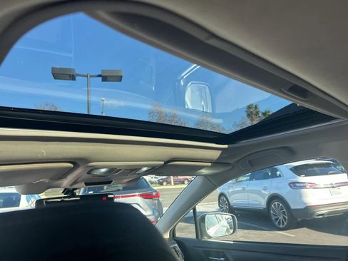 Used 2018 Subaru Outback 3.6R Limited image 26