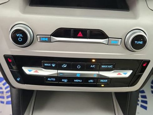 Used 2023 Ford Explorer XLT w/ Equipment Group 202A AWD/4WD image 19