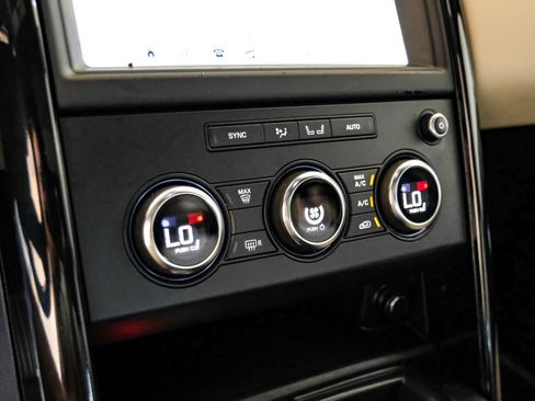 Used 2020 Land Rover Discovery SE AWD/4WD image 26
