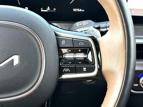 Used 2025 Kia Sorento SX Prestige w/ Olive Brown Leather Package AWD/4WD image 23