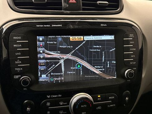 Used 2017 Kia Soul + w/ Primo Package FWD image 22