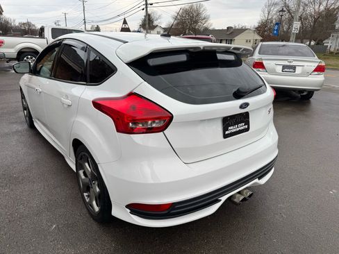 Used 2017 Ford Focus ST image 10