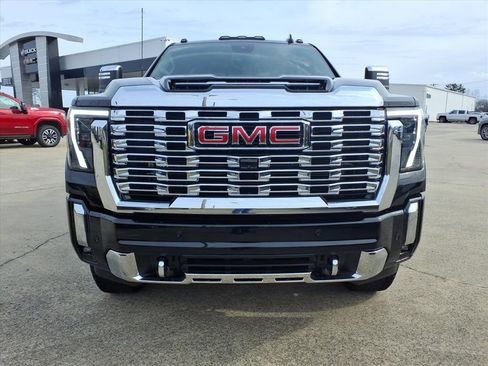 Used 2025 GMC Sierra 2500 Denali image 2