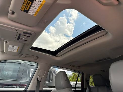 Used 2023 Toyota Highlander Limited FWD image 33
