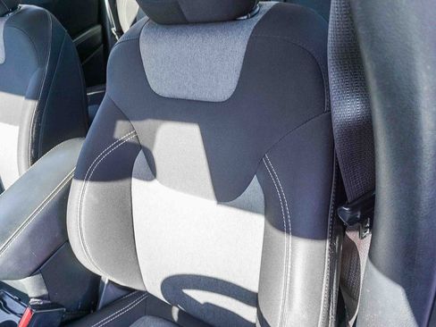 Used 2015 Jeep Cherokee Sport w/ Sport Appearance Group image 20