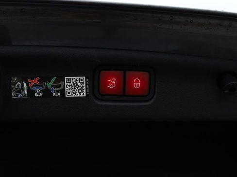 Used 2024 Mercedes-Benz C 300 Sedan image 7