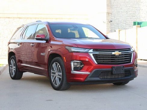 Used 2023 Chevrolet Traverse High Country image 2