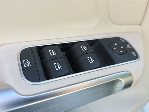 Used 2022 Mercedes-Benz GLB 250 4MATIC image 14