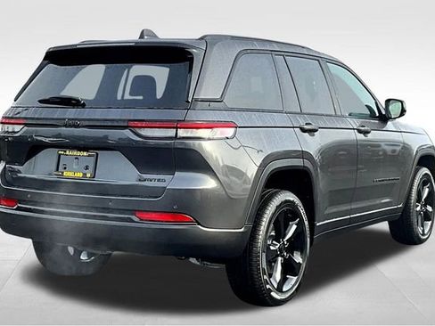 New 2025 Jeep Grand Cherokee Limited w/ Black Appearance Package image 16