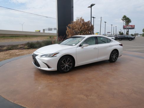 Used 2024 Lexus ES 350 w/ Premium Package image 6
