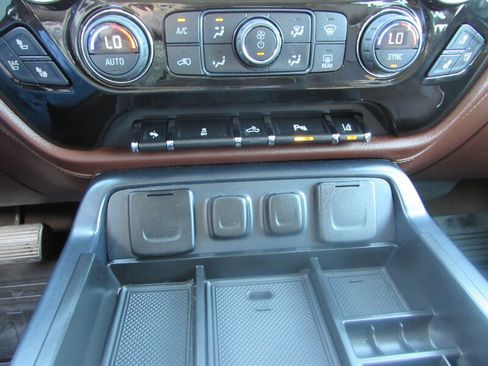 Used 2014 Chevrolet Silverado 1500 High Country w/ High Country Premium Package AWD/4WD image 26