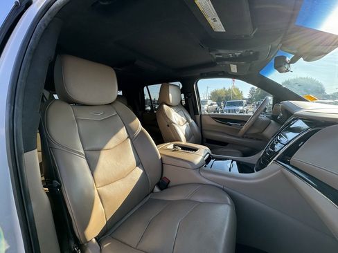 Used 2018 Cadillac Escalade Platinum image 24