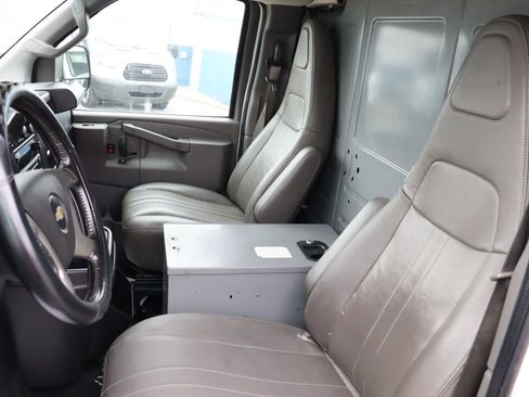 Used 2016 Chevrolet Express 3500 Extended Van 3D image 7