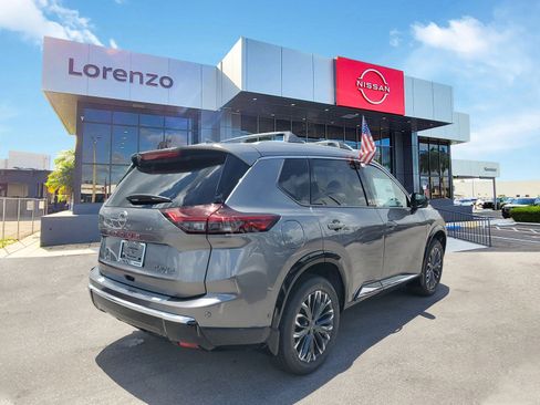 New 2025 Nissan Rogue Platinum image 4