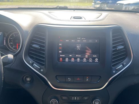 Used 2021 Jeep Cherokee Latitude Plus image 10