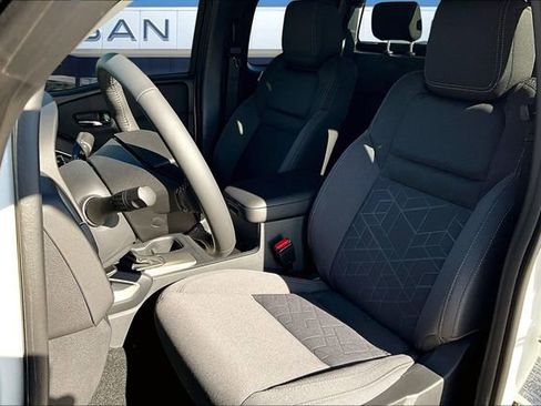 New 2025 Nissan Frontier SV w/ SV Convenience Package RWD image 6