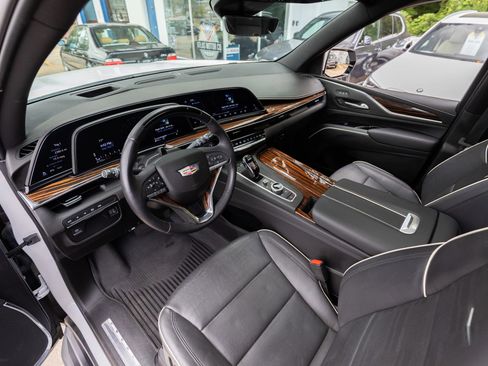 Used 2023 Cadillac Escalade Premium Luxury image 16